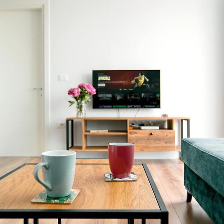 Urban Serenity City Skyline View Apartment 1 地拉那 外观 照片